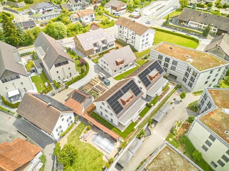 6 1/2-Zimmer-Doppeleinfamilienhaus mit nutzbarer Landfläche (11)