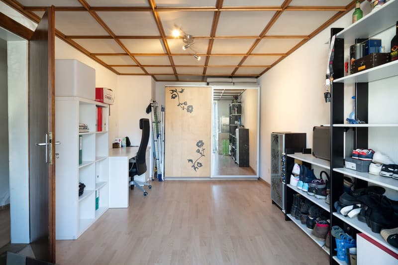Eck-Einfamilienhaus mit Gewerberaum, Garagenbox und Sitzplatz (10)