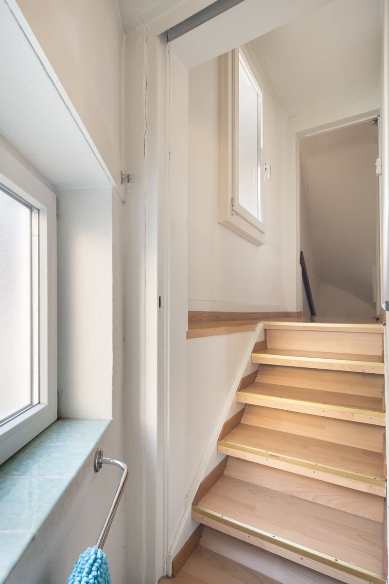 Eck-Einfamilienhaus mit Gewerberaum, Garagenbox und Sitzplatz (8)