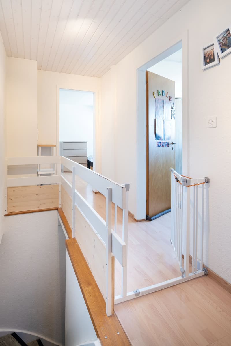 Eck-Einfamilienhaus mit Gewerberaum, Garagenbox und Sitzplatz (7)