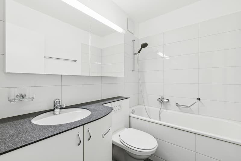 3.5-Zimmerwohnung mit sonnigem Balkon und Blick ins Grüne (7)