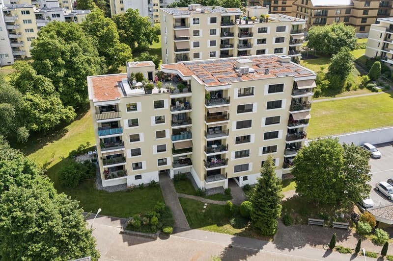 4.5-Zimmerwohnung mit sonniger Dachterrasse und Blick ins Grüne (1)