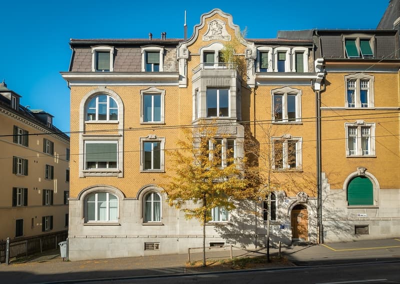 Charmante 3.5-Zimmer-Dachwohnung an zentraler Lage in Zürich (1)
