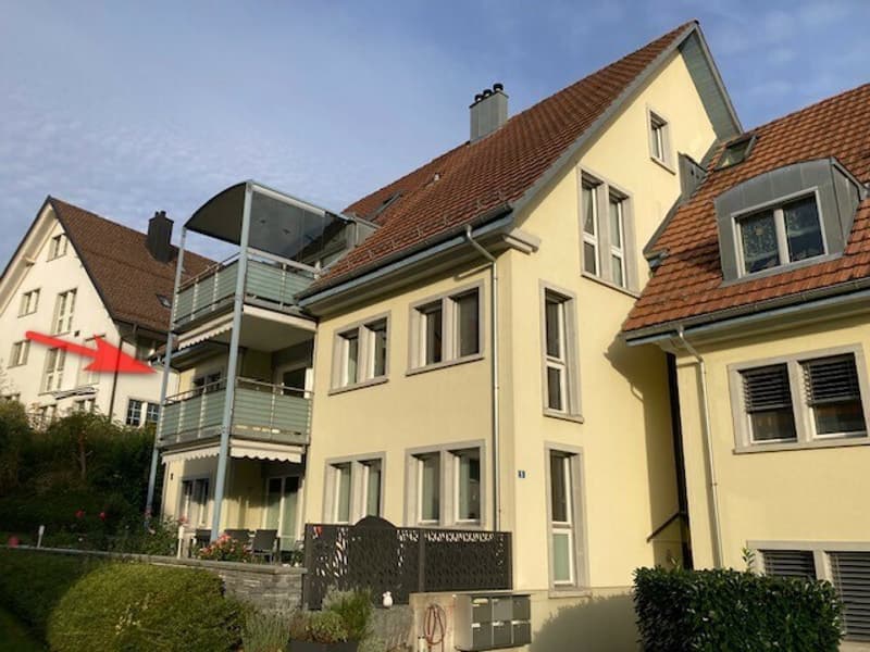 Ansicht Eingang mit Balkon
