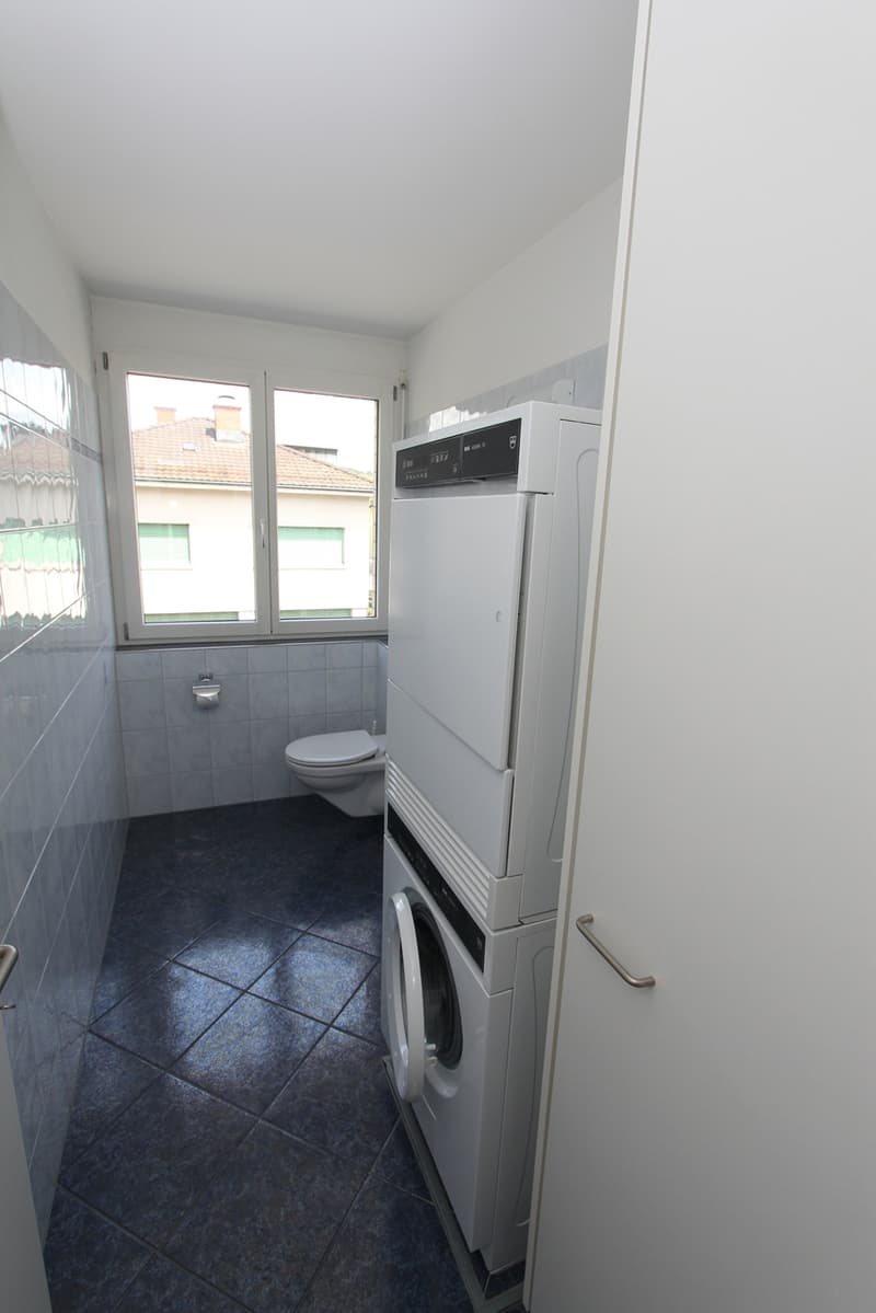 Toilette mit Waschturm