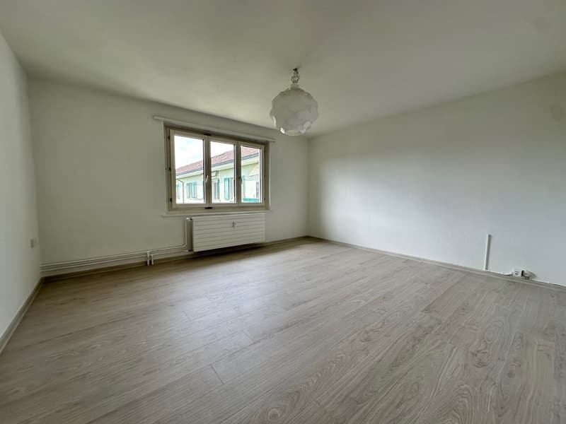 grosszügige 4-Zimmer-Wohnung mit Balkon an zentraler Lage (2025 renoviert) (4)