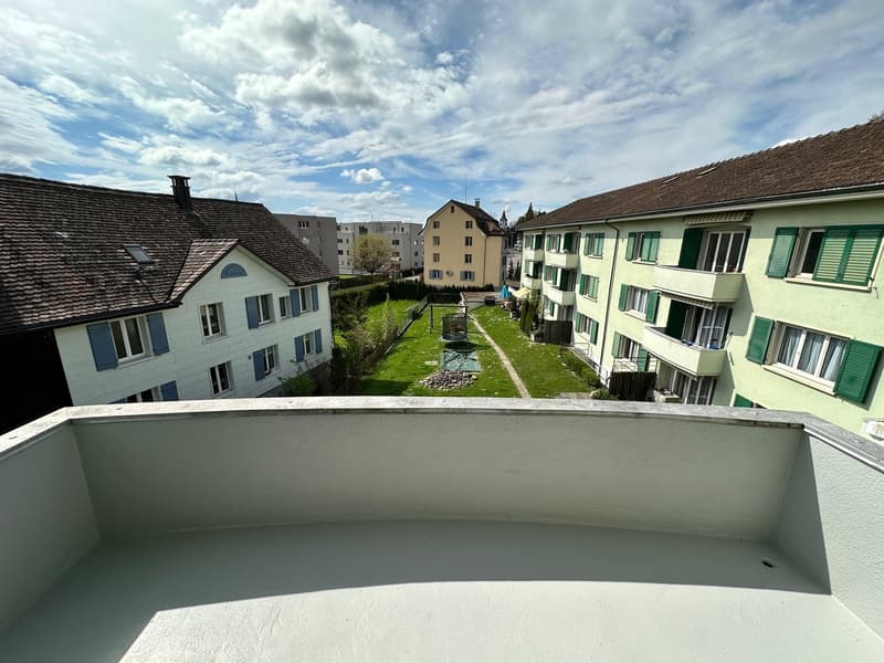 grosszügige 4-Zimmer-Wohnung mit Balkon an zentraler Lage (2025 renoviert) (9)