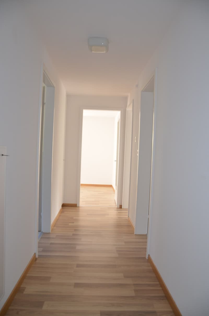 grosszügige 4.0-Zimmer-Wohnung mit grosszügigem Balkon an sonniger Lage (9)