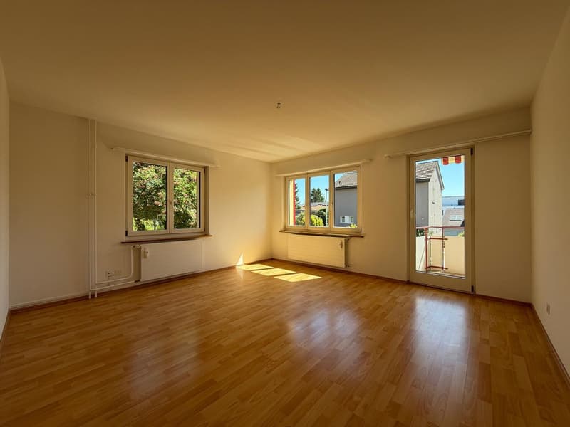 grosszügige 3.0-Zimmer-Wohnung an ruhiger Lage mit sonnigem Balkon (4)