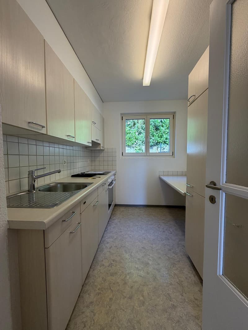 grosszügige 3.0-Zimmer-Wohnung an ruhiger Lage mit sonnigem Balkon (2)