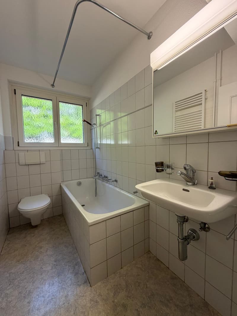 grosszügige 3.0-Zimmer-Wohnung an ruhiger Lage mit sonnigem Balkon (7)