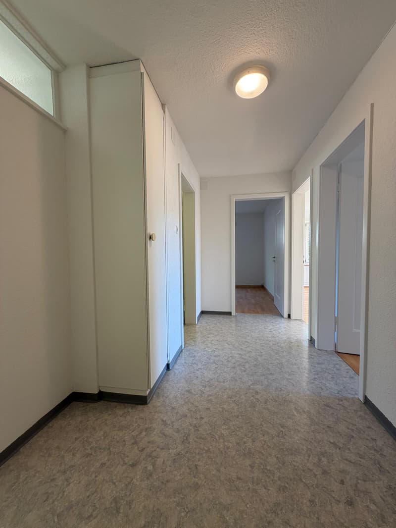 grosszügige 3.0-Zimmer-Wohnung an ruhiger Lage mit sonnigem Balkon (8)