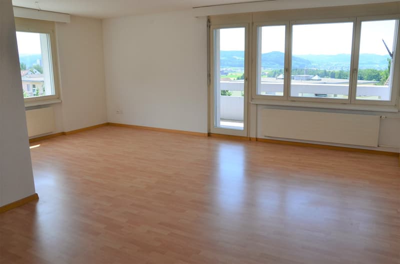 heller Wohnzimmer (Musterbild)