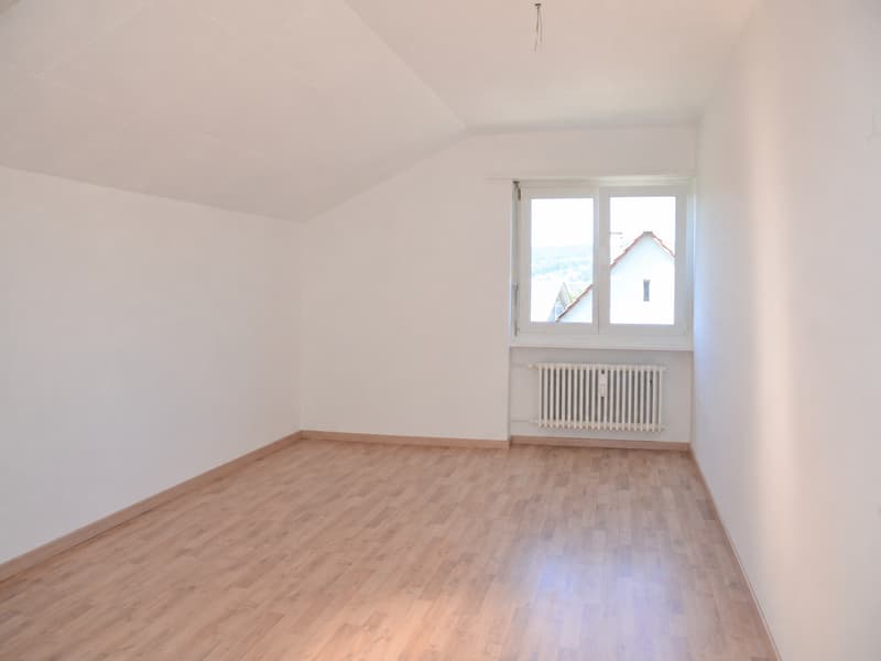 moderne, grosszügige 2.5-Zimmer-Dachwohnung an ruhiger Lage (5)