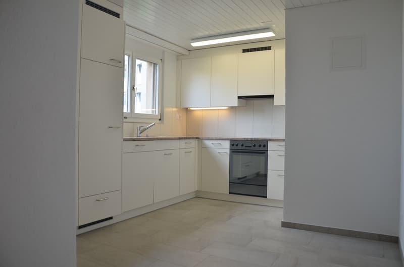grosszügige 4.5-Zimmer-Wohnung an zentraler Lage mit sonnigem Balkon (3)