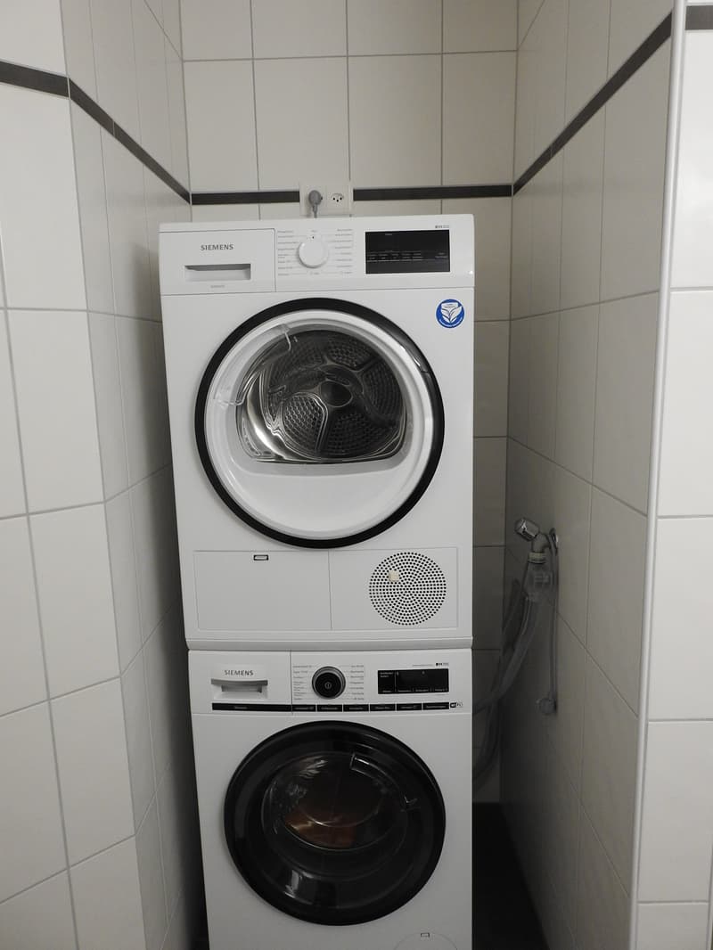 moderne 3.5-Zimmer-Wohnung mit sonnigem Balkon und Waschturm (13)