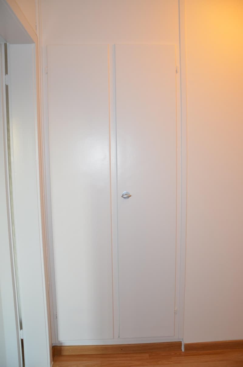 mit praktischem Einbauschrank