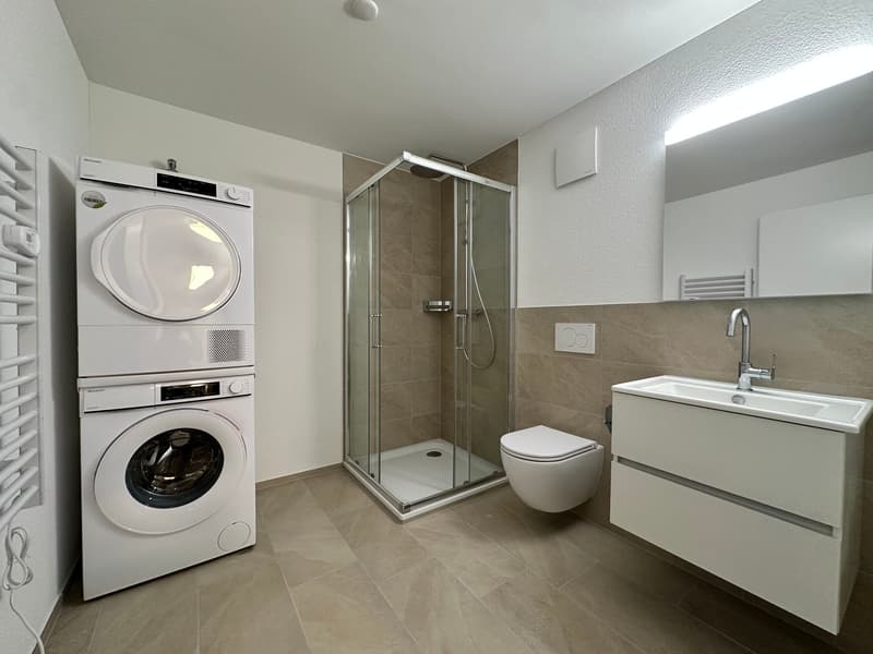 Neuwertige moderne 3.5-Zimmer-Wohnung mit eigenem Waschturm (6)