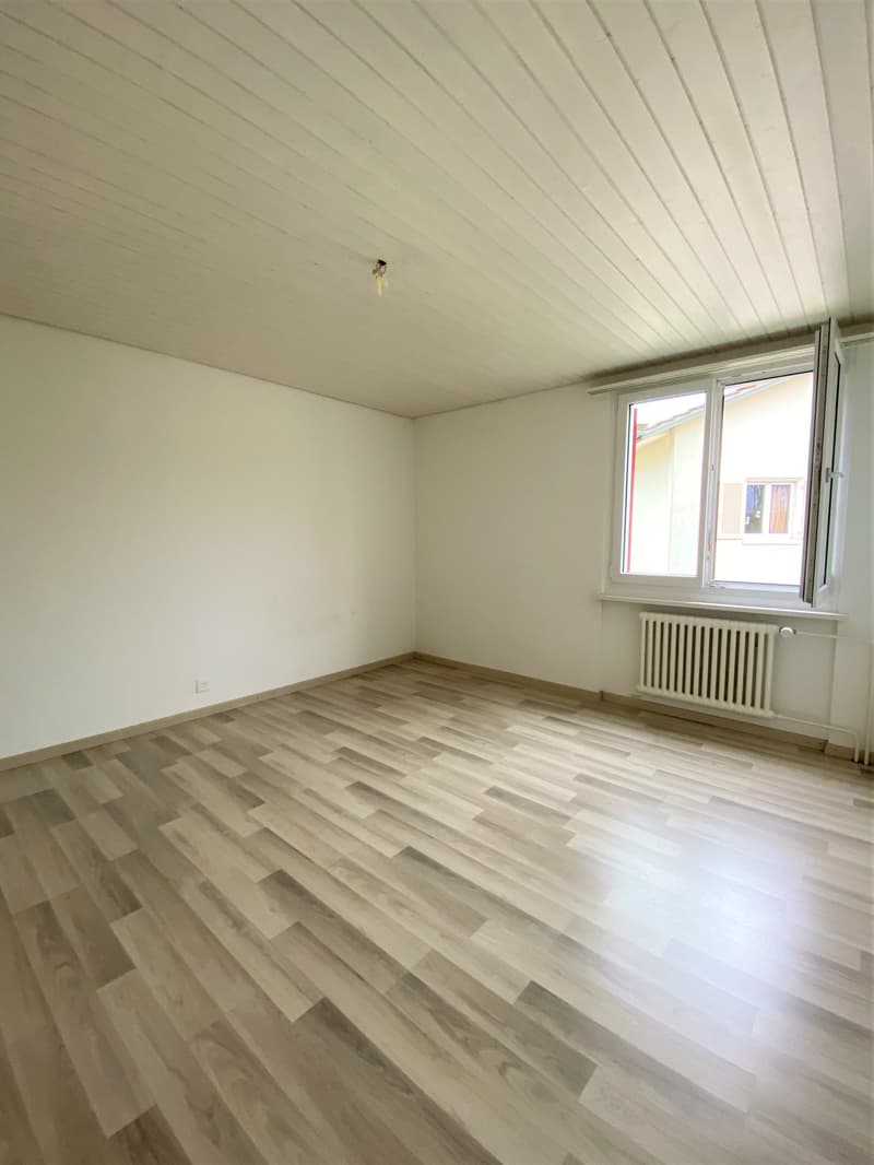 Schlafzimmer mit Laminatboden