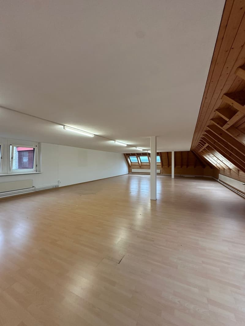 Bürofläche von 144 m2 im Dachgeschoss mit Lagermöglichkeit und Parkplätzen (3)