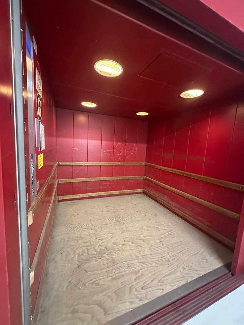 Bürofläche von 144 m2 im Dachgeschoss mit Lagermöglichkeit und Parkplätzen (4)
