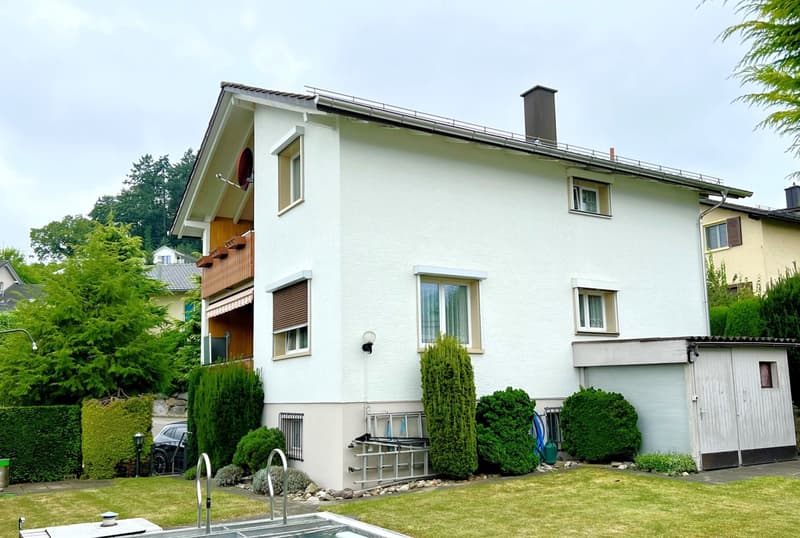 Freistehendes Einfamilienhaus mit Pool