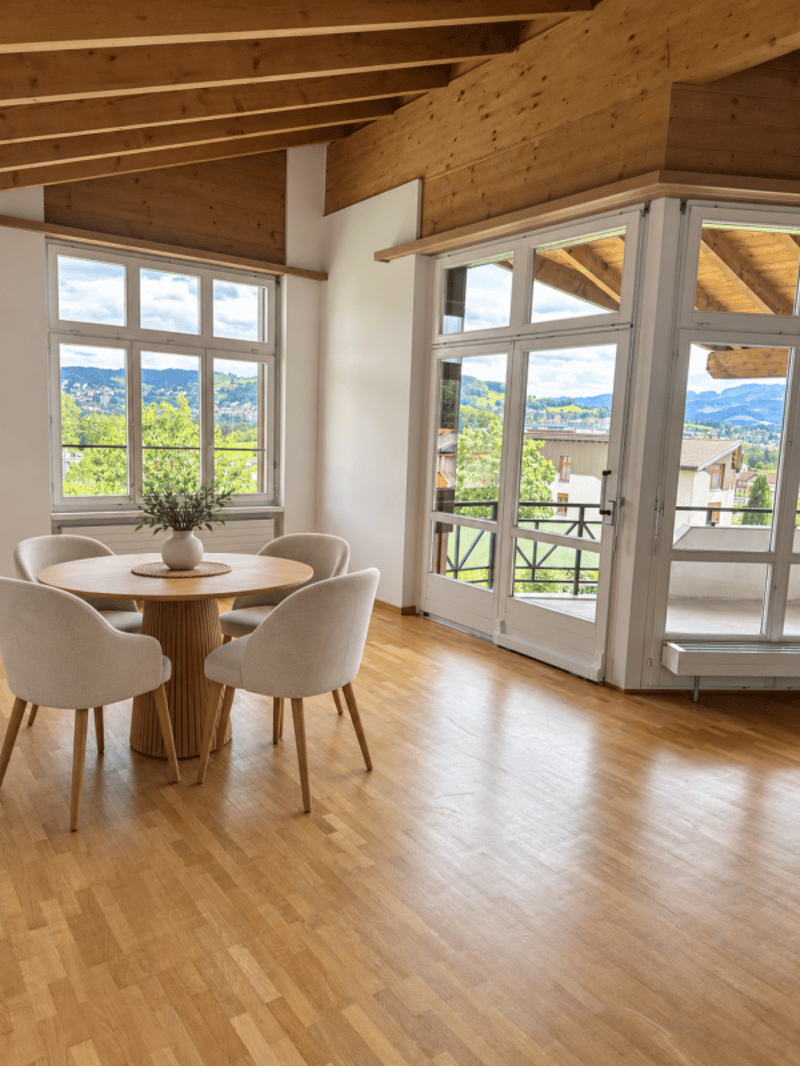Stilvolle 4.5-Zimmer-Dachwohnung in familienfreundlicher Lage, (3)