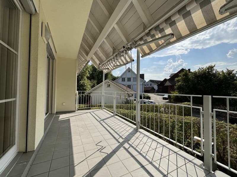 Frisch renovierte familienfreundliche 4 ½ Zimmer Wohnung (2)