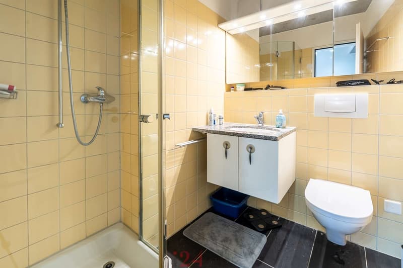 Badezimmer mit Dusche