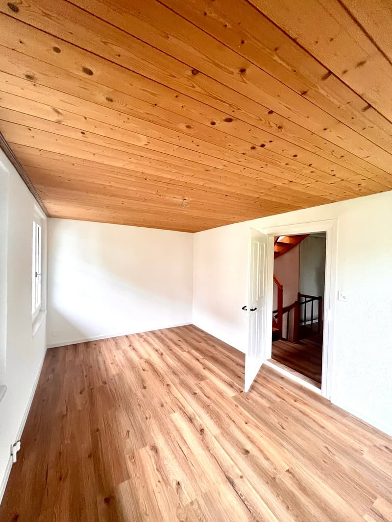 Charmantes 4.5-Zimmer-Einfamilienhaus in Aeugst mit grossen Garten sucht neue Familie (5)