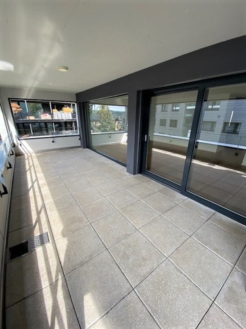 Moderne 3.5-Zimmer-Wohnung mit grosser Loggia an zentraler Lage in Affoltern am Albis (2)