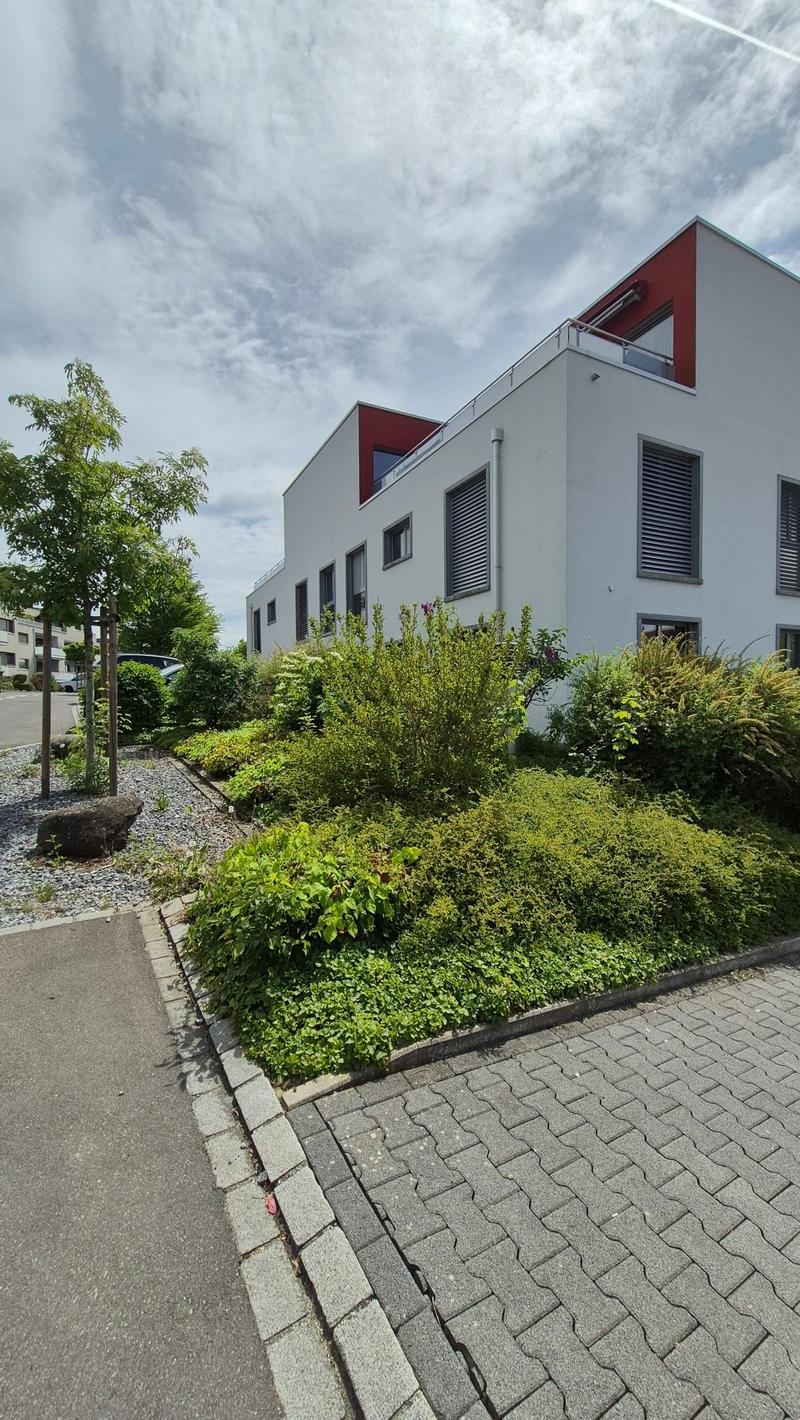 Helle 4.5-Zimmer-Wohnung mit grossen Balkon in Ottenbach (1)