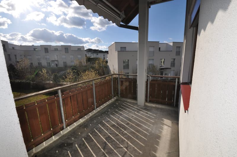 Attraktive 2.5-Zimmer-Wohnung an ruhiger und grüner Lage in Obfelden (2)