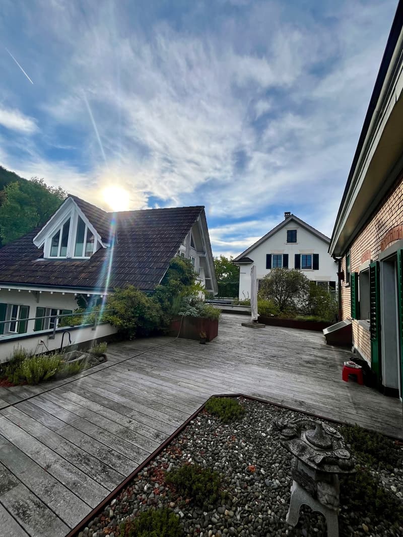 8.5-Zimmer-Maisonettewohnung mit Altbaucharme, grosser Terrasse und Garten in Hausen am Albis (2)
