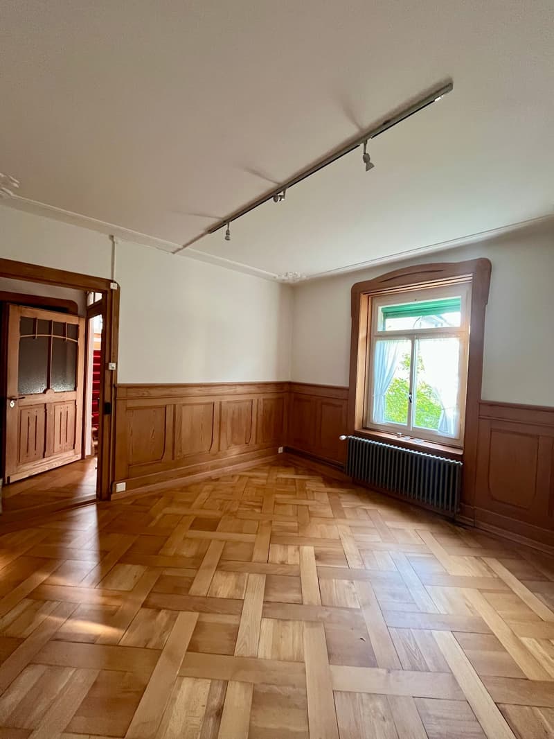 8.5-Zimmer-Maisonettewohnung mit Altbaucharme, grosser Terrasse und Garten in Hausen am Albis (10)