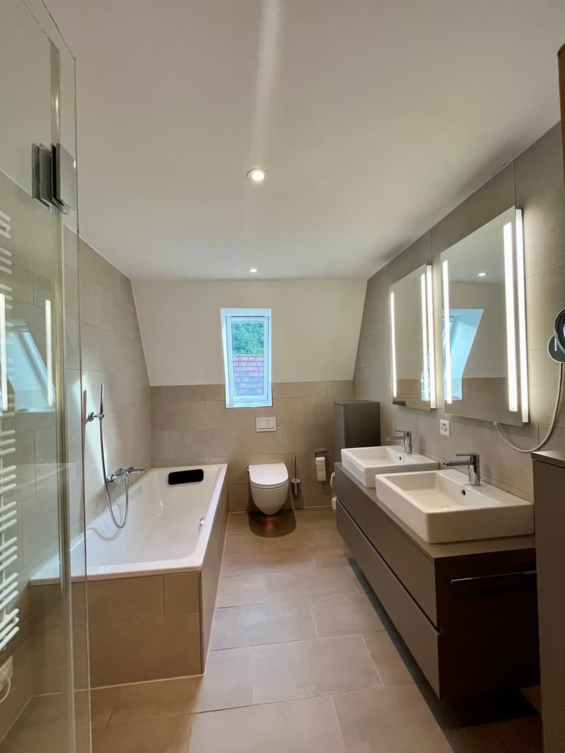 8.5-Zimmer-Maisonettewohnung mit Altbaucharme, grosser Terrasse und Garten in Hausen am Albis (17)