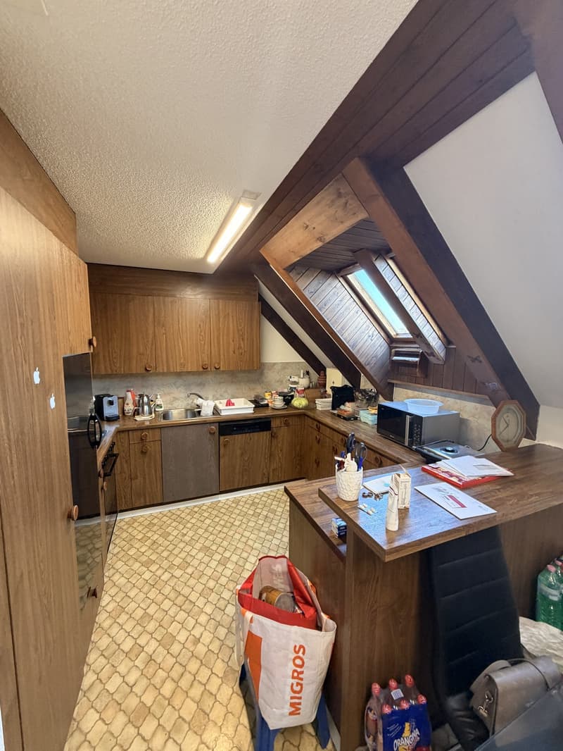 Charmante 4.5-Zimmer-Wohnung an zentraler Lage in Volketswil (2)