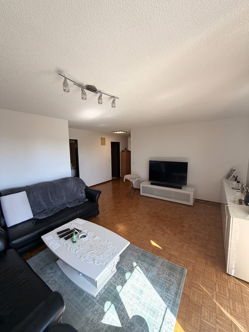 Charmante 4.5-Zimmer-Wohnung an zentraler Lage in Volketswil (5)