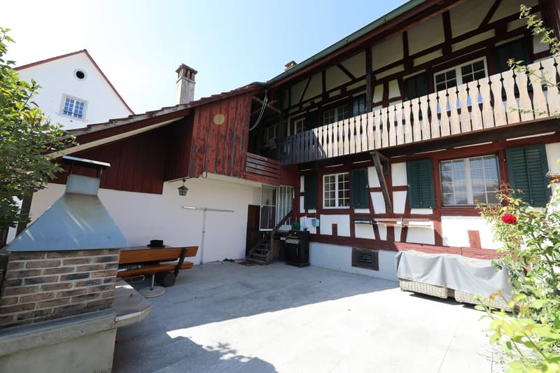 Charmantes 4.5-Zimmer-Einfamilienhaus mit Garten, Teich und idyllischem Sitzplatz (10)