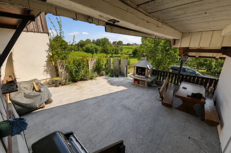 Charmantes 4.5-Zimmer-Einfamilienhaus mit Garten, Teich und idyllischem Sitzplatz (11)
