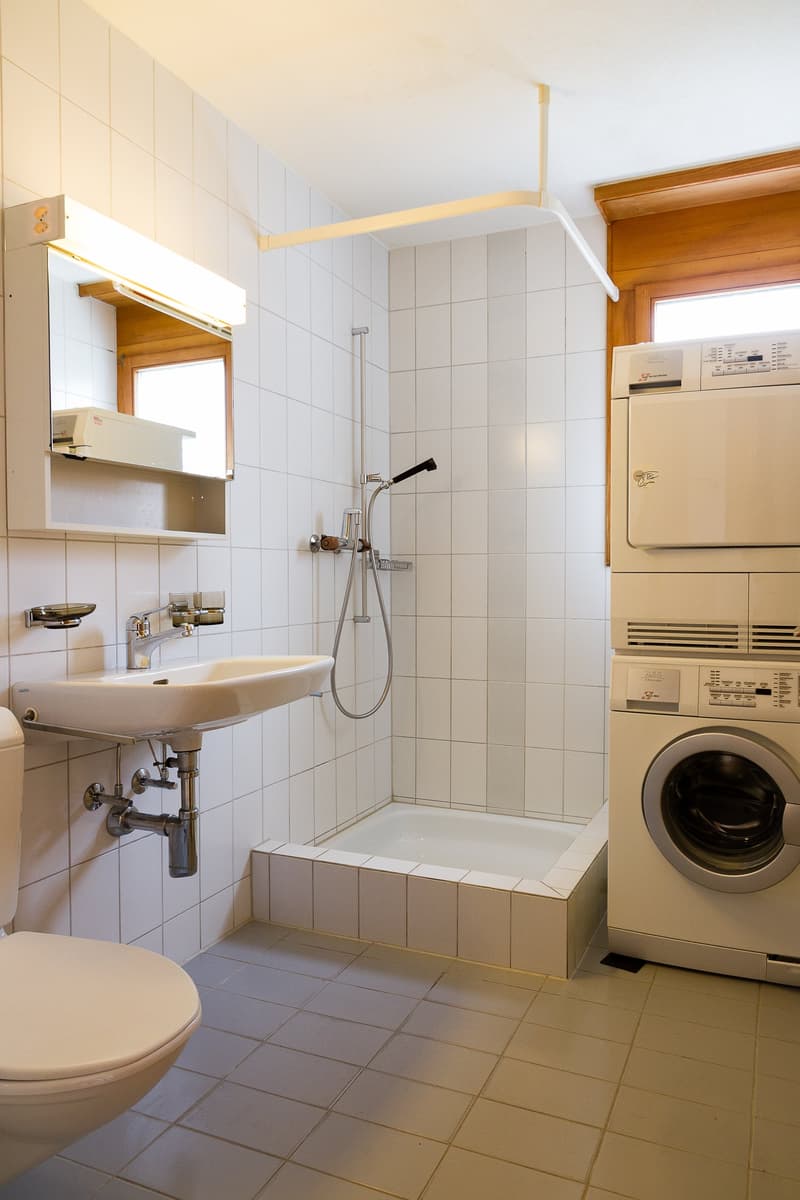 Dusche / WC mit Waschturm