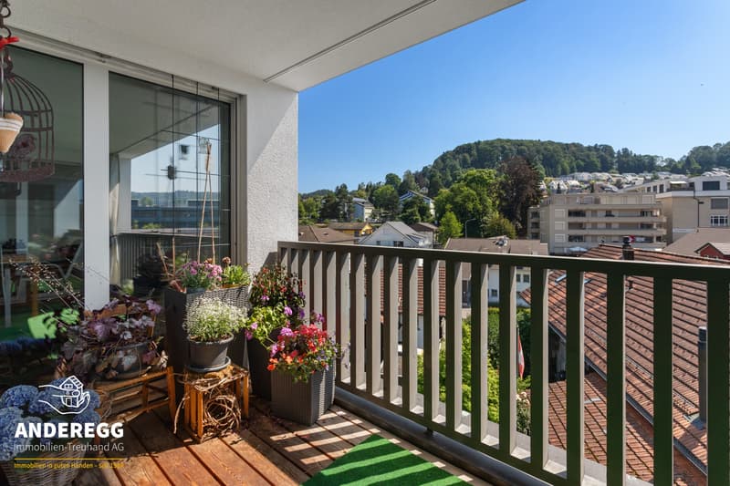 Neuwertige Dachwohnung mit Loggia  zentral wohnen in Weisslingen (4)