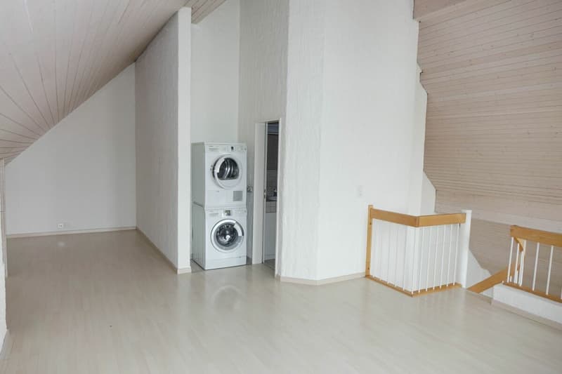 charmante Dachwohnung mit mehreren Balkonen (8)