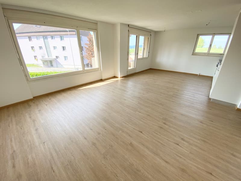 Grosszügige 4.5 Zi. Wohnung mit neuer Küche grosser Balkon *renoviert* (2)