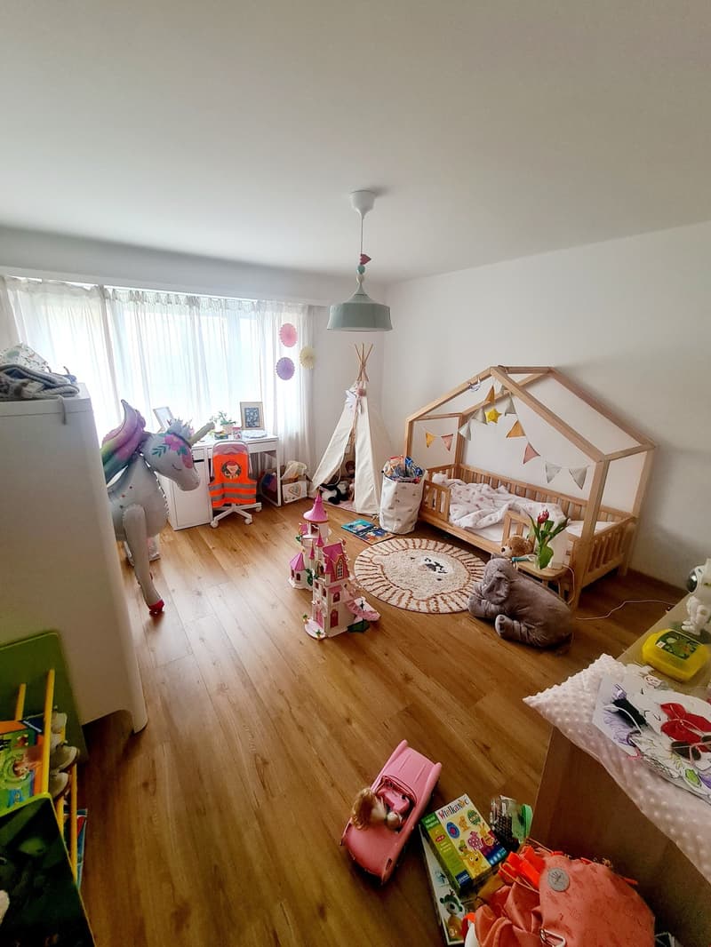 Family-friendly 4.5-room apartment with balcony in Egnach (4)