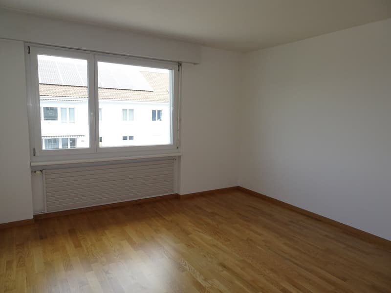 Schöne 5.5 Zi. Wohnung mit Balkon an bester Lage (8)