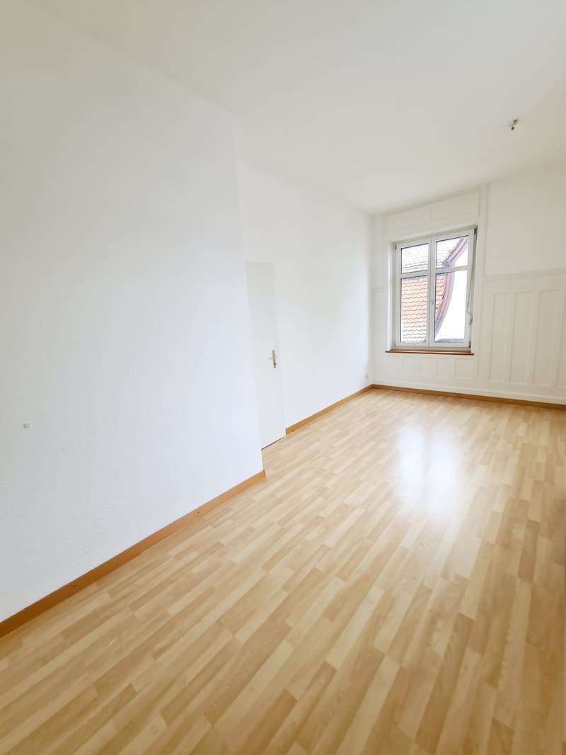 Moderne 2.5 Zimmerwohnung an Zentralerlage (7)