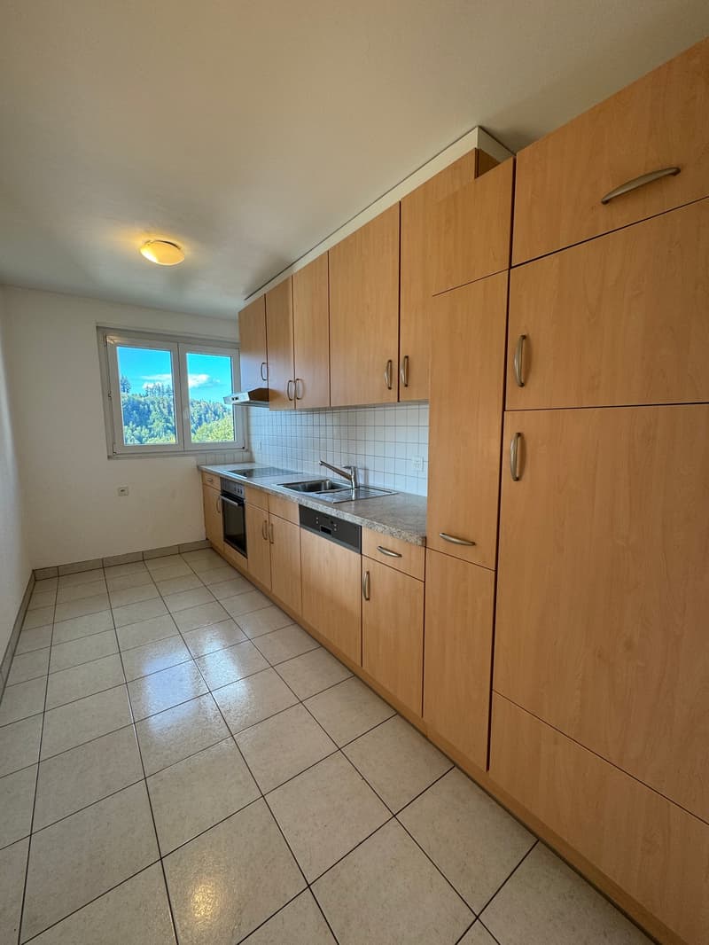 Geräumige 5-Zimmer-Wohnung mit Balkon in ruhiger Lage (2)