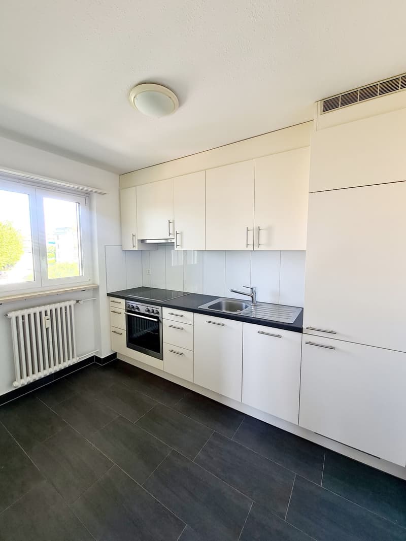 4 Zi. Wohnung mit Balkon und schöner Aussicht (1)