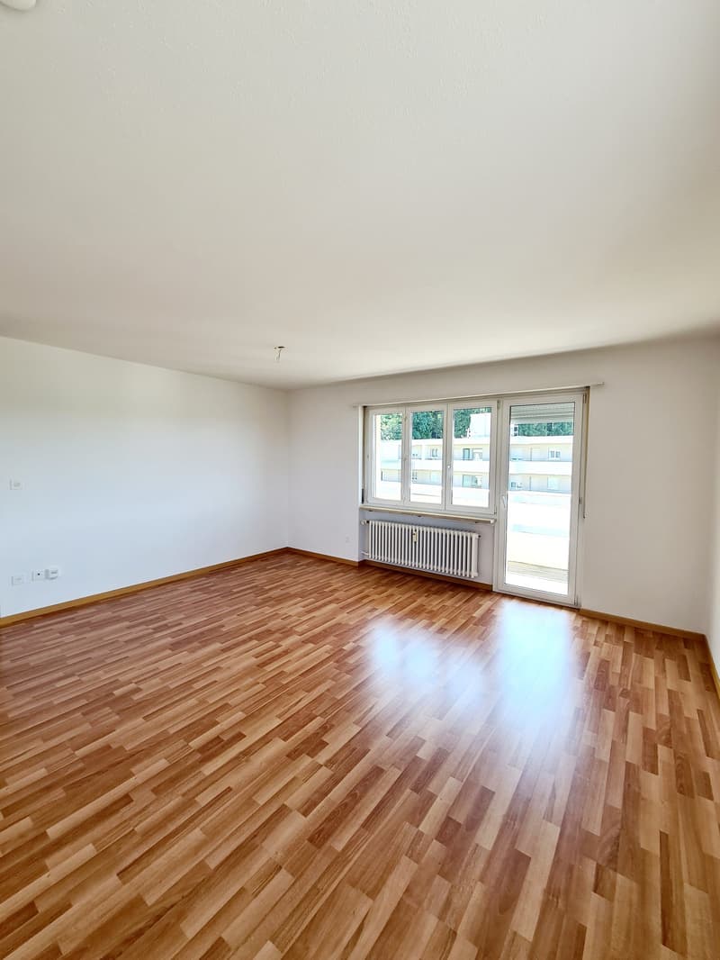 4 Zi. Wohnung mit Balkon und schöner Aussicht (2)
